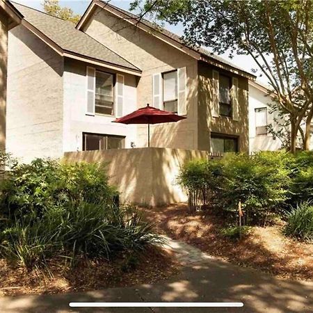 In The Heart Of Harbour Town 2Br 2Ba Pool Access Close To Beach Hilton Head Island Bagian luar foto