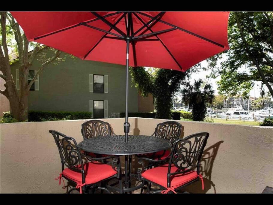 In The Heart Of Harbour Town 2Br 2Ba Pool Access Close To Beach Hilton Head Island Bagian luar foto