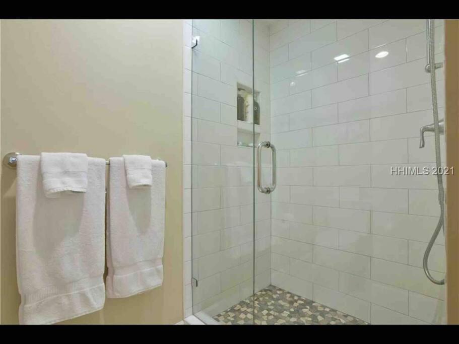 In The Heart Of Harbour Town 2Br 2Ba Pool Access Close To Beach Hilton Head Island Bagian luar foto