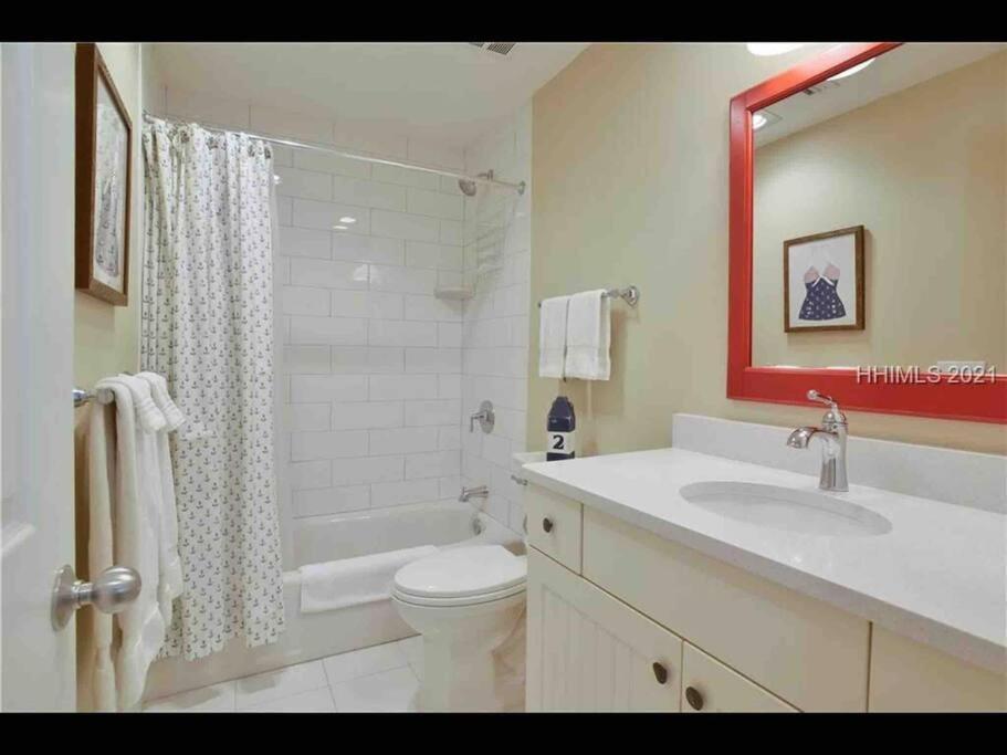In The Heart Of Harbour Town 2Br 2Ba Pool Access Close To Beach Hilton Head Island Bagian luar foto