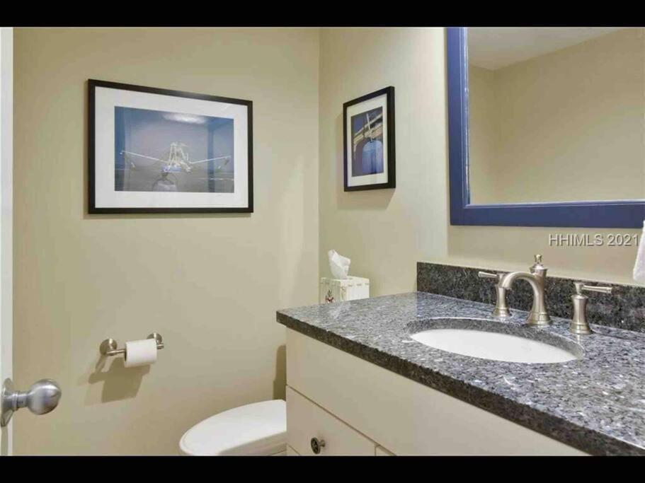 In The Heart Of Harbour Town 2Br 2Ba Pool Access Close To Beach Hilton Head Island Bagian luar foto
