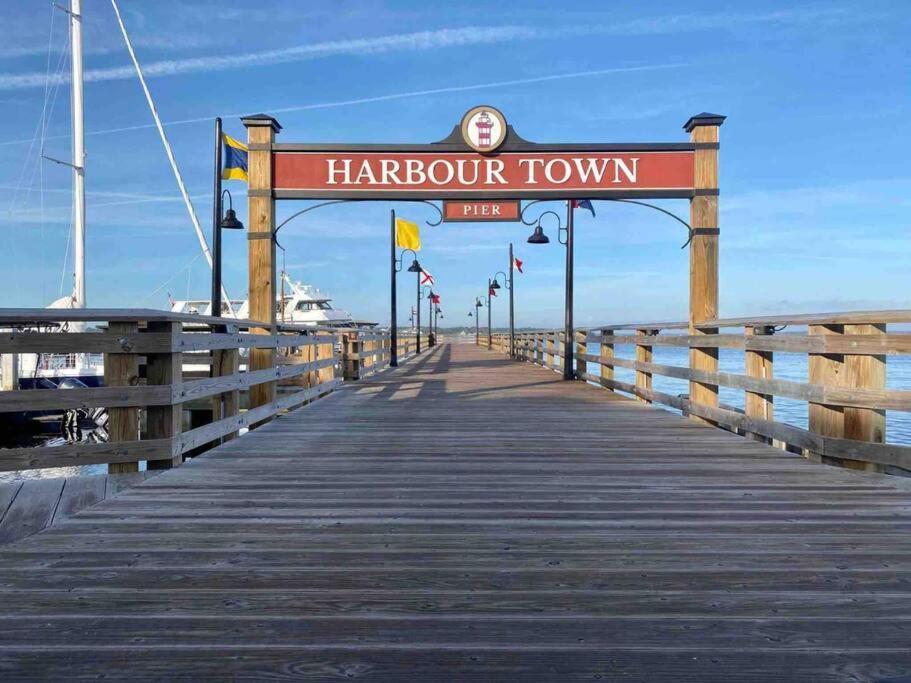 In The Heart Of Harbour Town 2Br 2Ba Pool Access Close To Beach Hilton Head Island Bagian luar foto