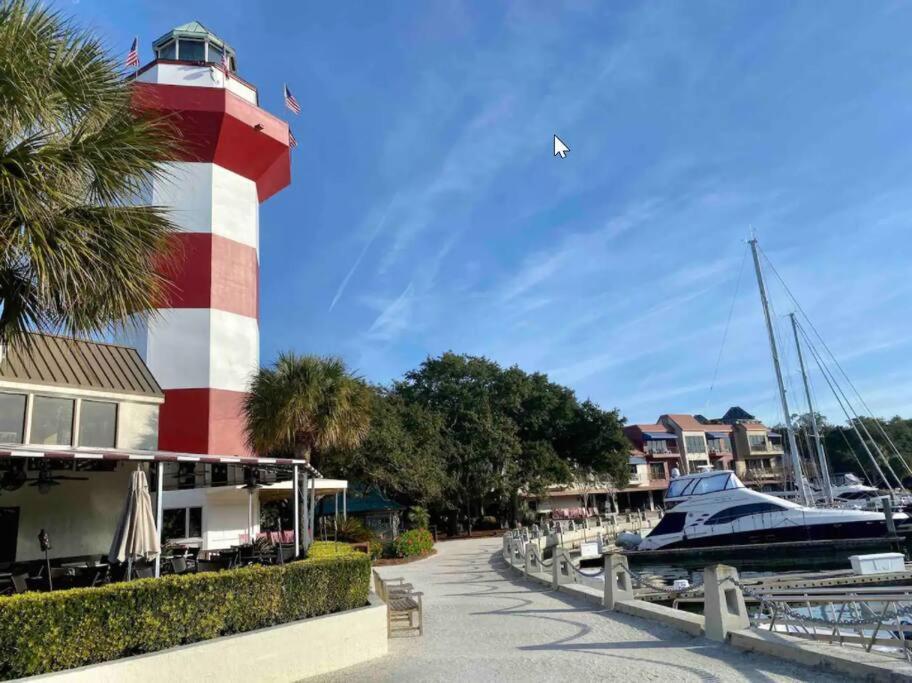 In The Heart Of Harbour Town 2Br 2Ba Pool Access Close To Beach Hilton Head Island Bagian luar foto