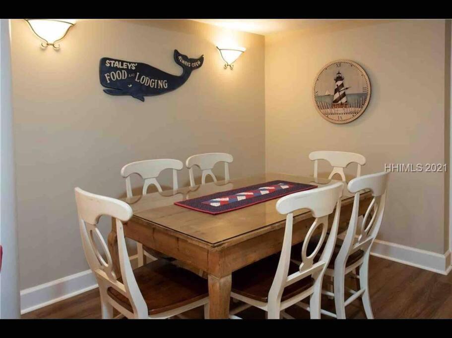 In The Heart Of Harbour Town 2Br 2Ba Pool Access Close To Beach Hilton Head Island Bagian luar foto